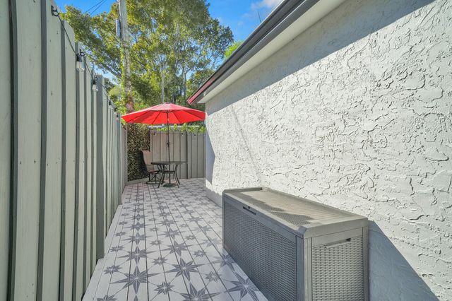 744 Penn Street, West Palm Beach, FL 33401