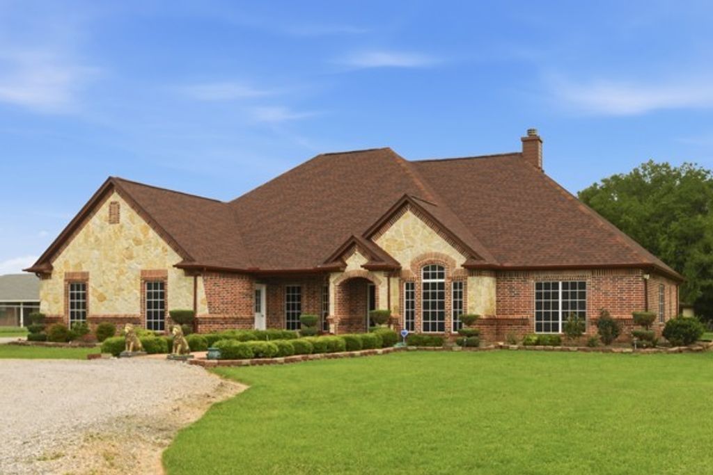 25452 Williams Drive, Justin, TX 76247