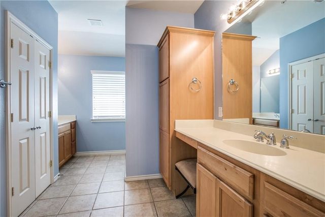 2415 Stutz Drive D, Dallas, TX 75235