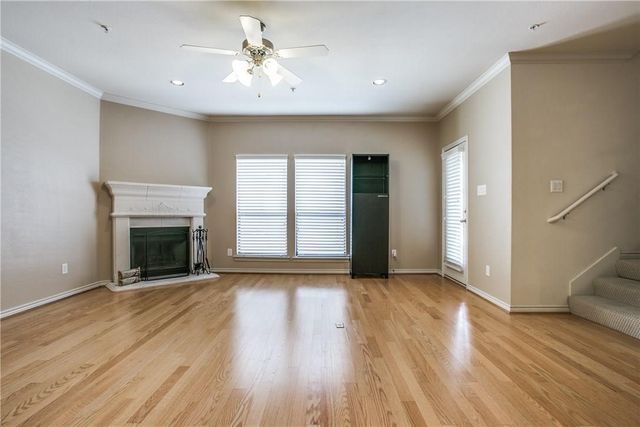 2415 Stutz Drive D, Dallas, TX 75235