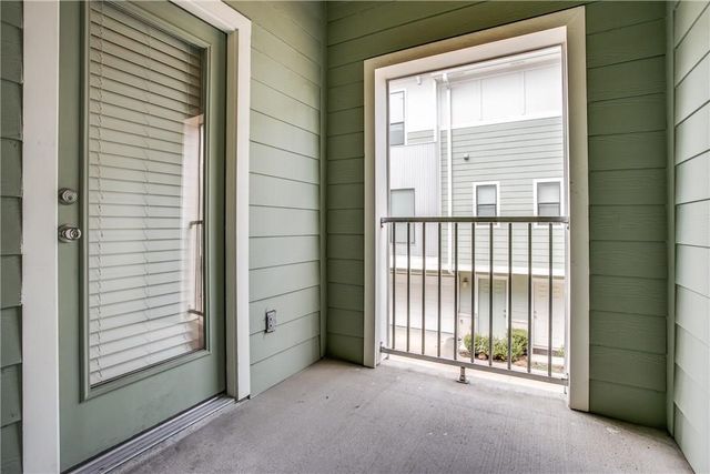 2415 Stutz Drive D, Dallas, TX 75235
