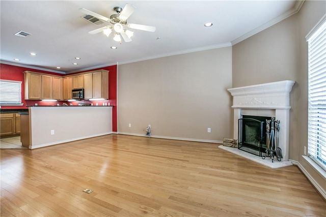 2415 Stutz Drive D, Dallas, TX 75235