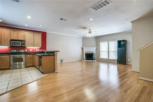 2415 Stutz Drive D, Dallas, TX 75235