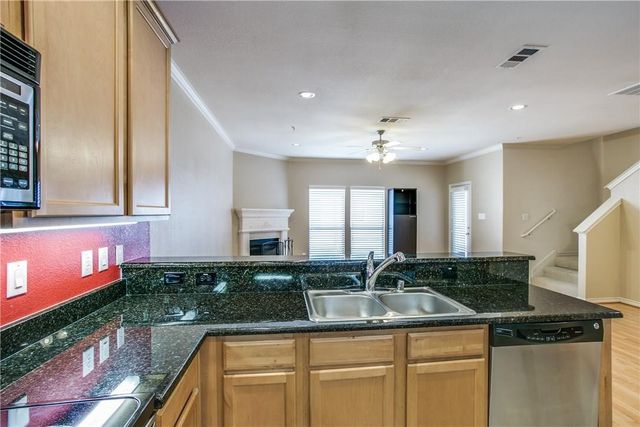 2415 Stutz Drive D, Dallas, TX 75235