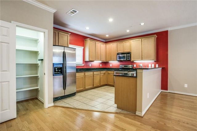 2415 Stutz Drive D, Dallas, TX 75235
