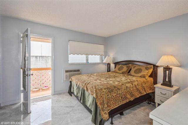 800 SW 11th Avenue 17, Hallandale Beach, FL 33009