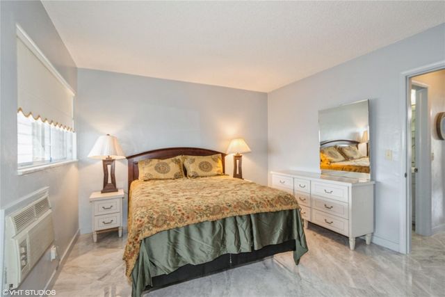 800 SW 11th Avenue 17, Hallandale Beach, FL 33009