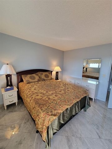 800 SW 11th Avenue 17, Hallandale Beach, FL 33009