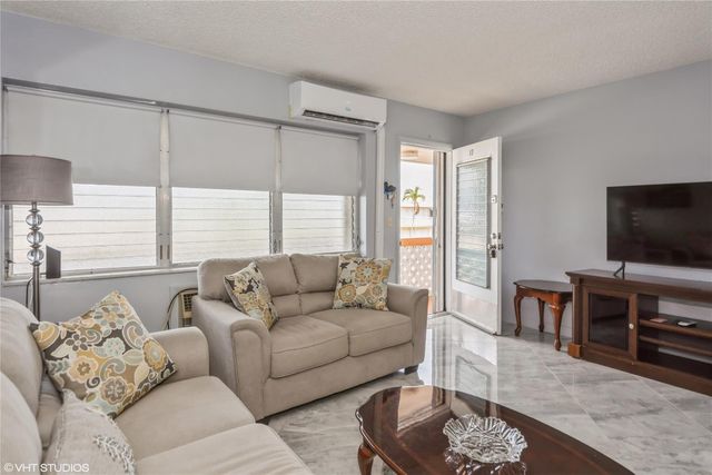 800 SW 11th Avenue 17, Hallandale Beach, FL 33009