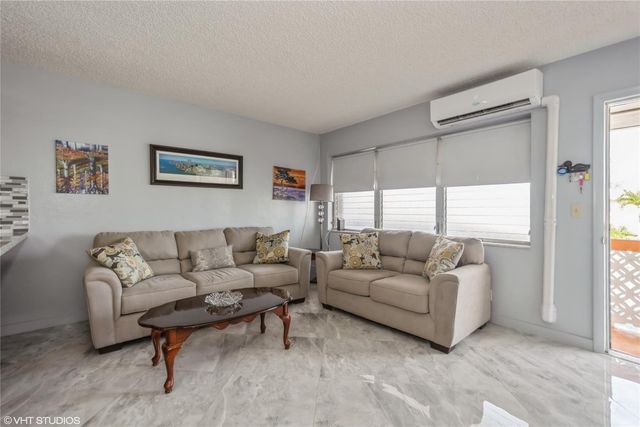 800 SW 11th Avenue 17, Hallandale Beach, FL 33009