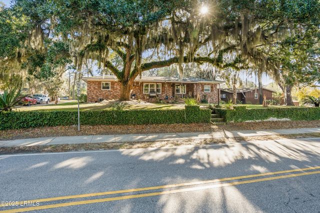 701 Battery Creek Road, Beaufort, SC 29902