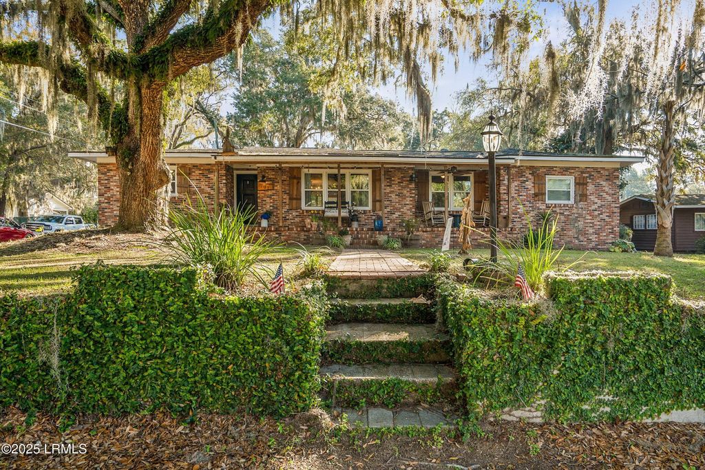 701 Battery Creek Road, Beaufort, SC 29902