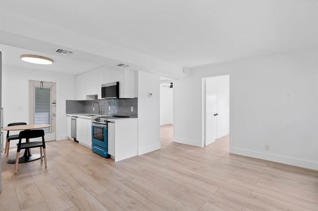241 NE 10th Street, Delray Beach, FL 33444