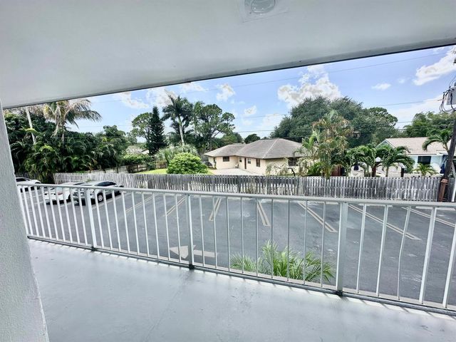 6 GARDEN Street 204P, Tequesta, FL 33469
