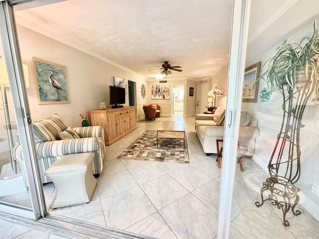 6 GARDEN Street 204P, Tequesta, FL 33469