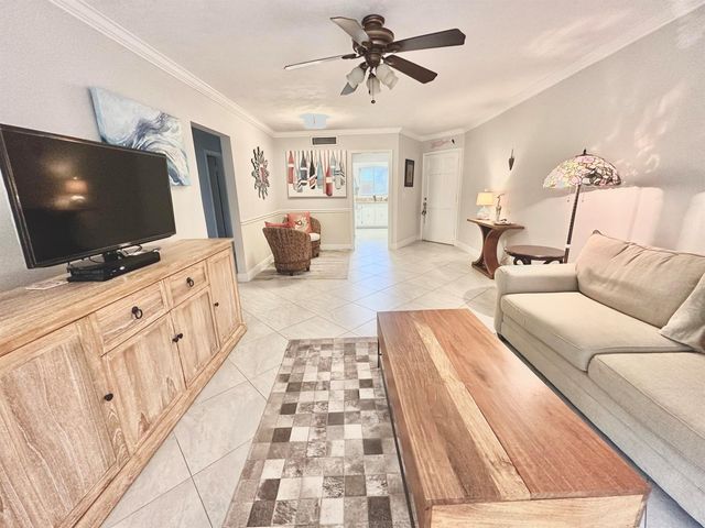 6 GARDEN Street 204P, Tequesta, FL 33469