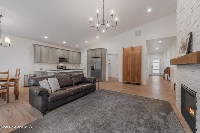 13958 N Rainier Loop, Rathdrum, ID 83858