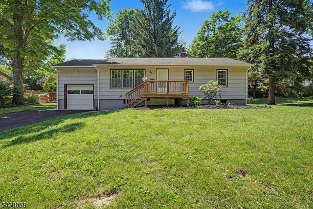 51 Park Ave, Newton Town, NJ 07860