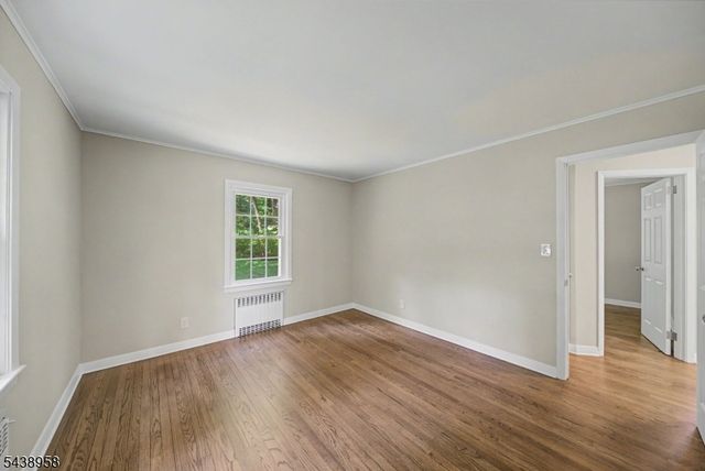51 Park Ave, Newton Town, NJ 07860
