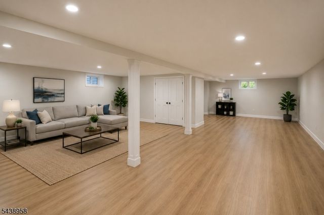 51 Park Ave, Newton Town, NJ 07860