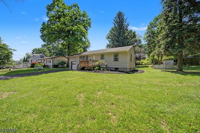 51 Park Ave, Newton Town, NJ 07860