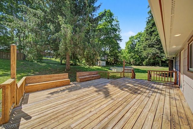 51 Park Ave, Newton Town, NJ 07860