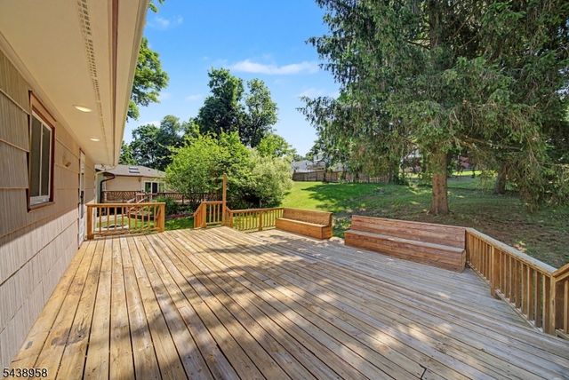 51 Park Ave, Newton Town, NJ 07860