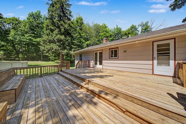 51 Park Ave, Newton Town, NJ 07860