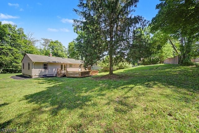 51 Park Ave, Newton Town, NJ 07860