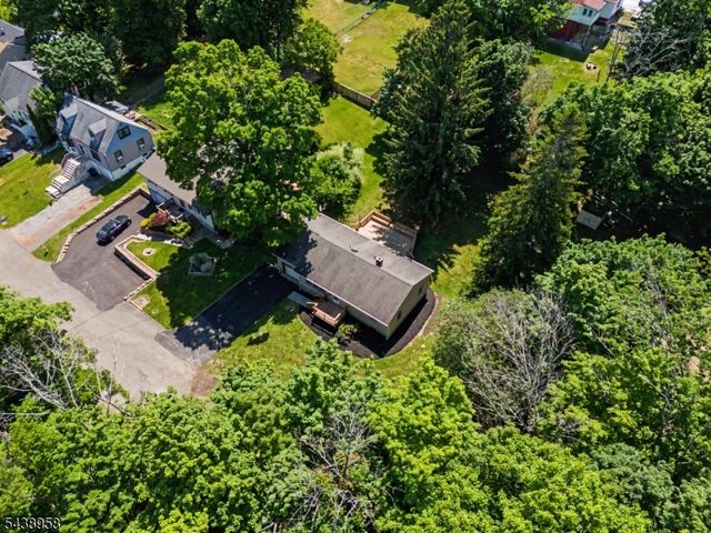 51 Park Ave, Newton Town, NJ 07860