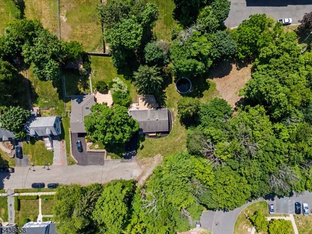 51 Park Ave, Newton Town, NJ 07860