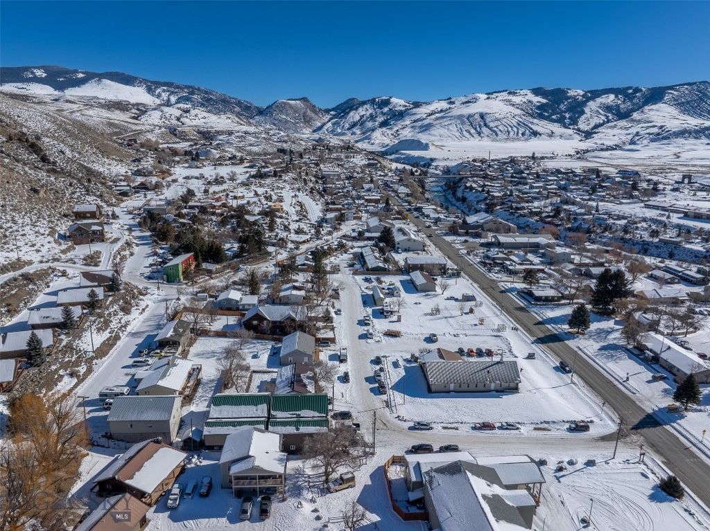 102 Travertine Street, Gardiner, MT 59030 photo 11