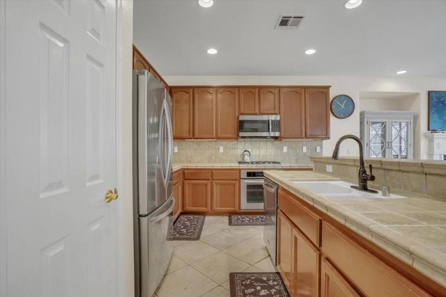 5704 Oakmont Drive, Richmond, CA 94806