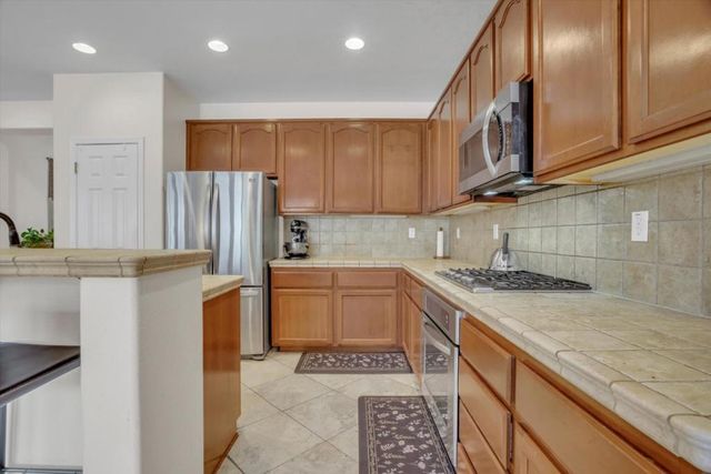 5704 Oakmont Drive, Richmond, CA 94806