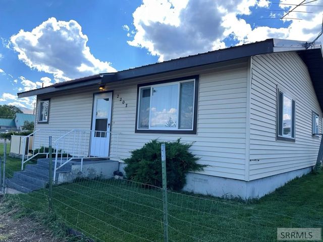 220 S 10th Street, Challis, ID 83226