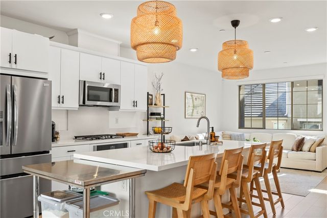 2142 Emerald Grotto, Upland, CA 91786