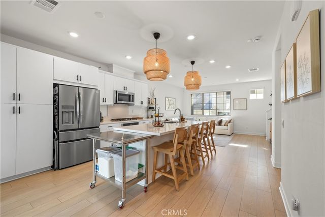 2142 Emerald Grotto, Upland, CA 91786