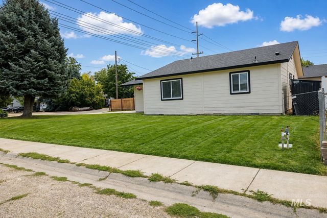 1303 S Elder St, Nampa, ID 83686