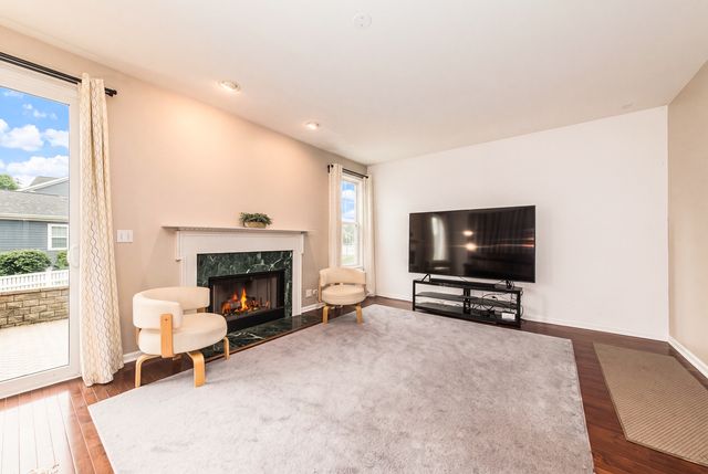 104 Brickton Place, Park Ridge, IL 60068