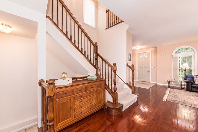 104 Brickton Place, Park Ridge, IL 60068