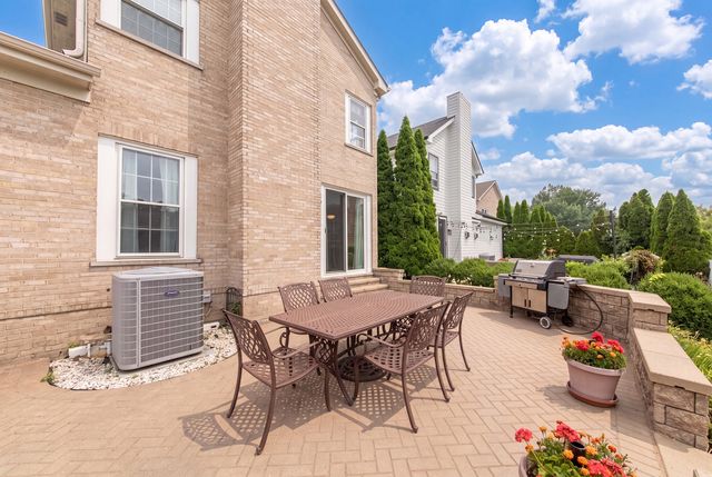 104 Brickton Place, Park Ridge, IL 60068