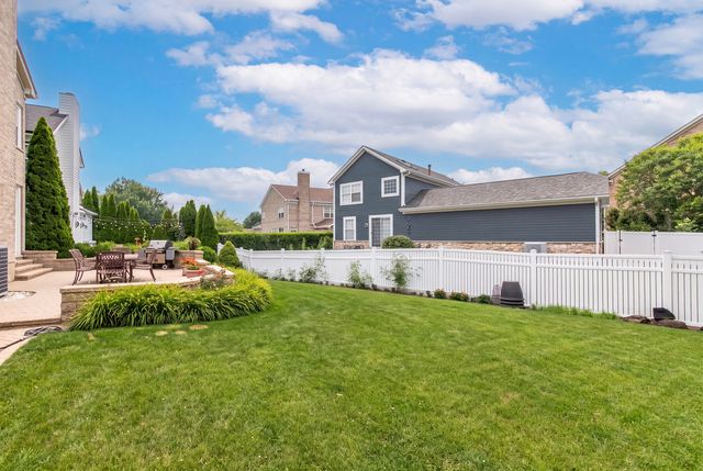 104 Brickton Place, Park Ridge, IL 60068
