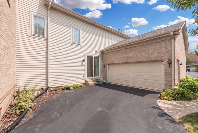 104 Brickton Place, Park Ridge, IL 60068