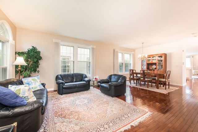 104 Brickton Place, Park Ridge, IL 60068