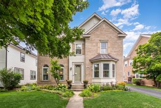 104 Brickton Place, Park Ridge, IL 60068