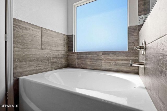 1061 Summer Rain Street, El Paso, TX 79928