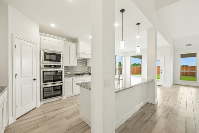 925 Cannes Drive, Red Oak, TX 75154