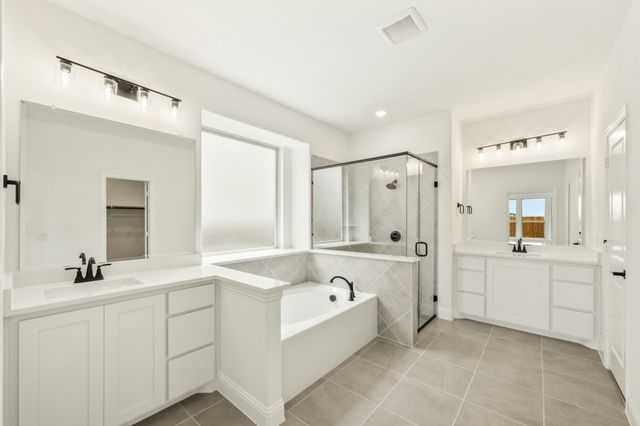 925 Cannes Drive, Red Oak, TX 75154