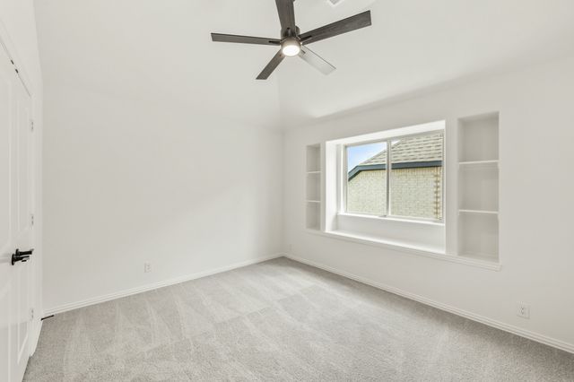 925 Cannes Drive, Red Oak, TX 75154