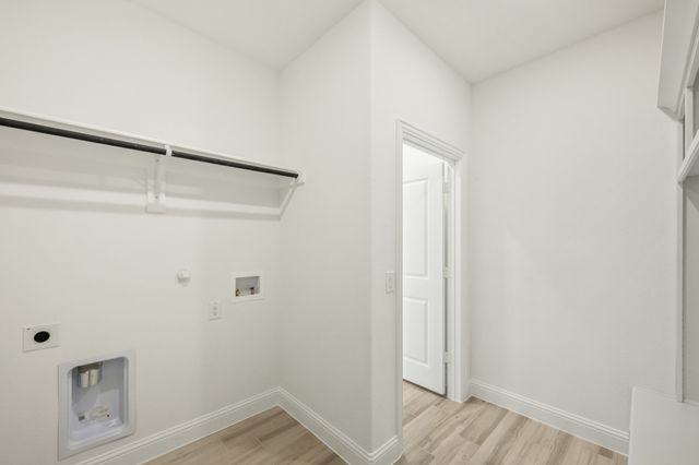 925 Cannes Drive, Red Oak, TX 75154